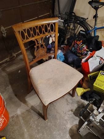 Lamps and chair: photo from the original post